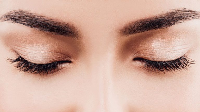 woman's-eyebrows,-reduce-wrinkles-between-the-eyebrows-with-this-3-minute-face-yoga-sequence-by-healthista.com