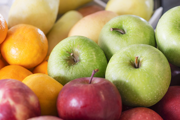 Apples and citrus fruits the best things to eat when you're hungry with the lowest calories healthista