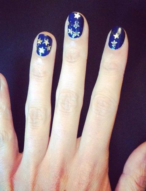 Alexa-Chung-nail-art,-Christmas-party-beauty-trends-by-healthista