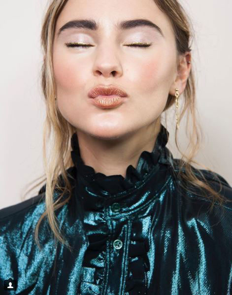 Stefanie-Geisinger-metallic-lips,-Christmas-party-beauty-trends-by-healthista