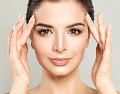 facial-massage,-Anti-ageing-face-yoga-to-help-reduce-a-puffy-face-in-60-seconds-by-healthista.com