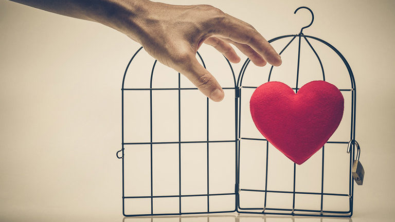 hand-grabbing-for-heart-in-cage-9-signs-you-are-to-selfish-healthista.