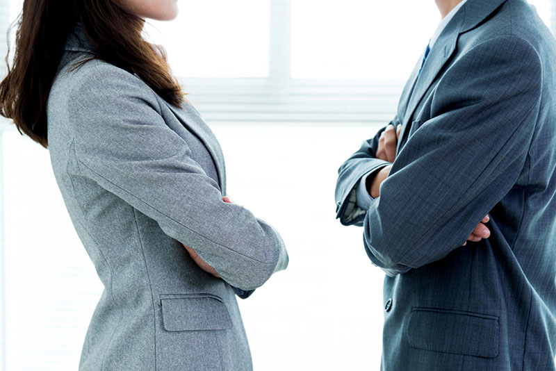 two-business-people-facing-eachother-with-arms-crossed-9-signs-you-are-too-selfish-healthista