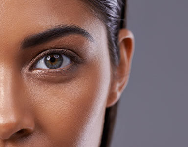 woman's-eye-beauty,-Anti-ageing-face-yoga-to-add-a-glow-to-your-eye-area-in-60-seconds-by-healthista.com