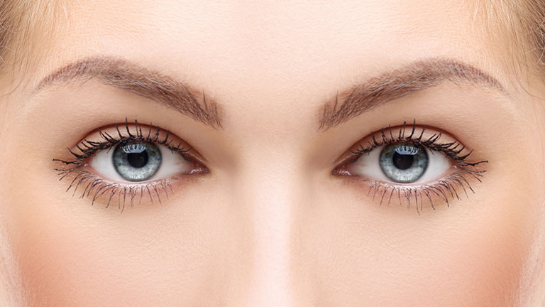 woman's-eyes,-Anti-ageing-face-yoga-to-help-lift-the-eye-area-in-60-seconds-by-healthista.com