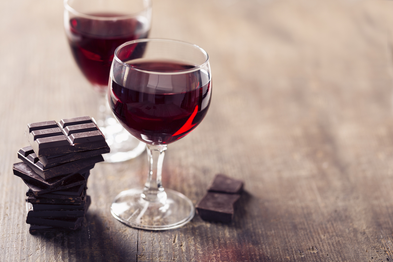 handy-hints-to-a-healthy-brain red wine dark chocolate