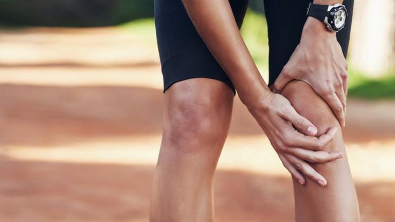 Knee Arthritis Pain treatment female osteopath Oliver Eaton Healthista