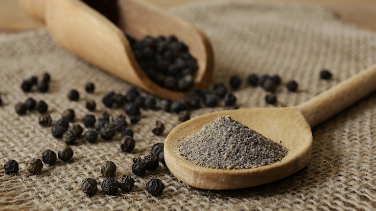 black-pepper-powder-trendy-nutrients-guide-main-image