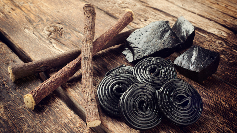 liquorice-root-trendy-nutrients-by-healthista-main-image