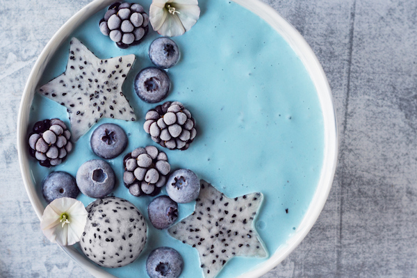 smoothie-bowl-spirulina-best-vegan-proteins-by-healthista