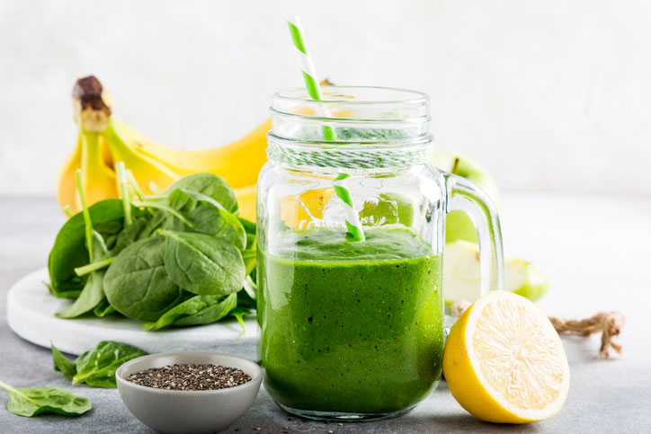 green-smoothie,-what-does-a-vegetarian-nutritionist-eats-in-a-day,-by-healthista