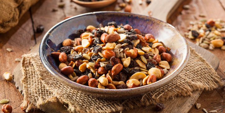 nut-seeds-and-dried-fruit,-what-does-a-vegetarian-nutritionist-eats-in-a-day,-by-healthista