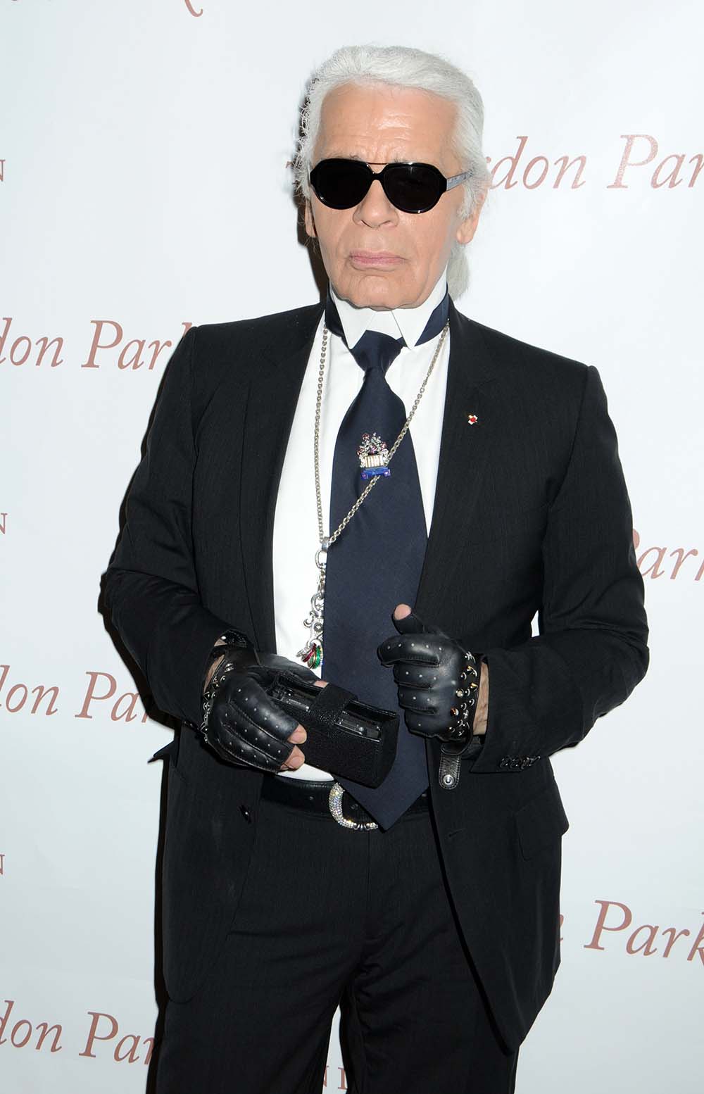 Karl Lagerfeld lost 93 pounds in 13 months with this strange diet  psychology - Healthista