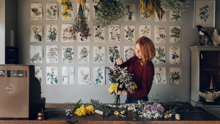 7 ways flowers boost your mood - flower fix - Anna Potter