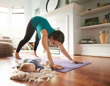 Postnatal Yoga - a 40 minute routine from super-yogi Hannah Barrett FEATURED