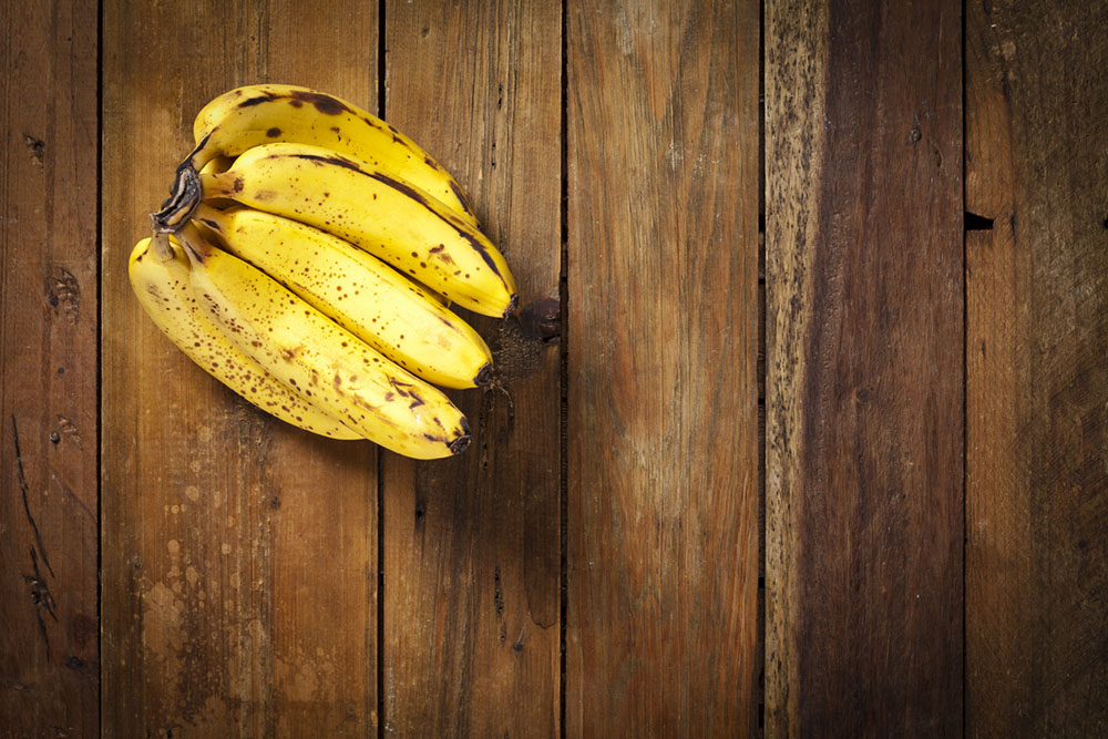 BANANAS-ON-WOODEN-BACKGROUND.jpg