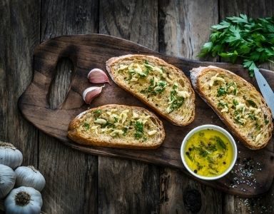 Garlic bread - how this foodie favourite can help boost your immune system FEATURED