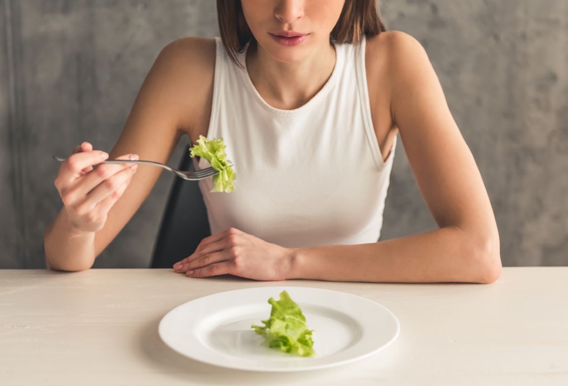 woman not eating enough 7 reasons you're always hungry