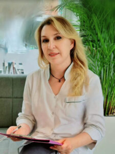 oksana-colonic-hydrotherapy-therapist.jpg